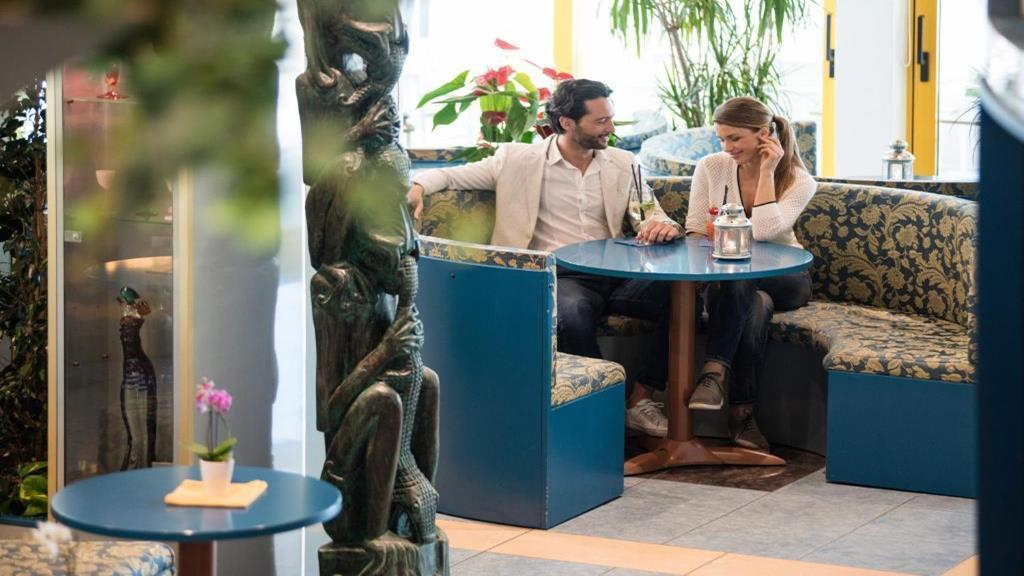 Hotel Luna Бибионе Екстериор снимка