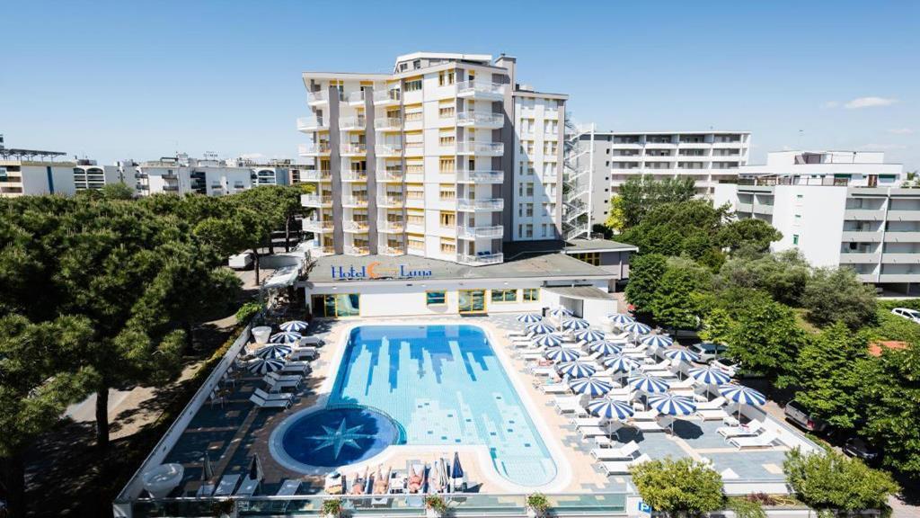 Hotel Luna Бибионе Екстериор снимка