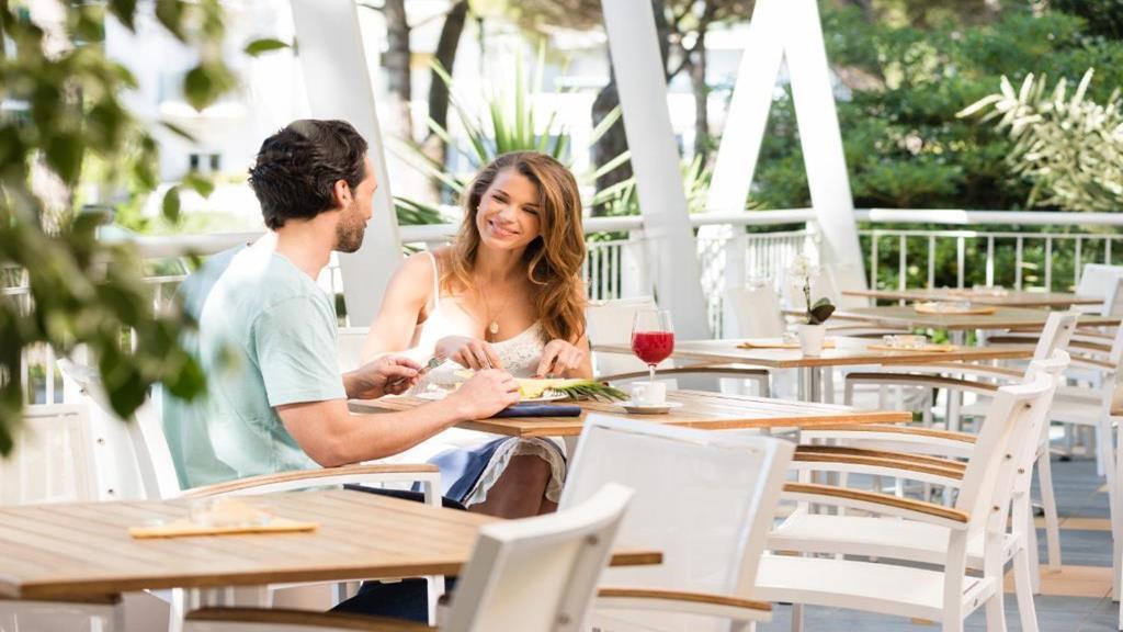 Hotel Luna Бибионе Екстериор снимка