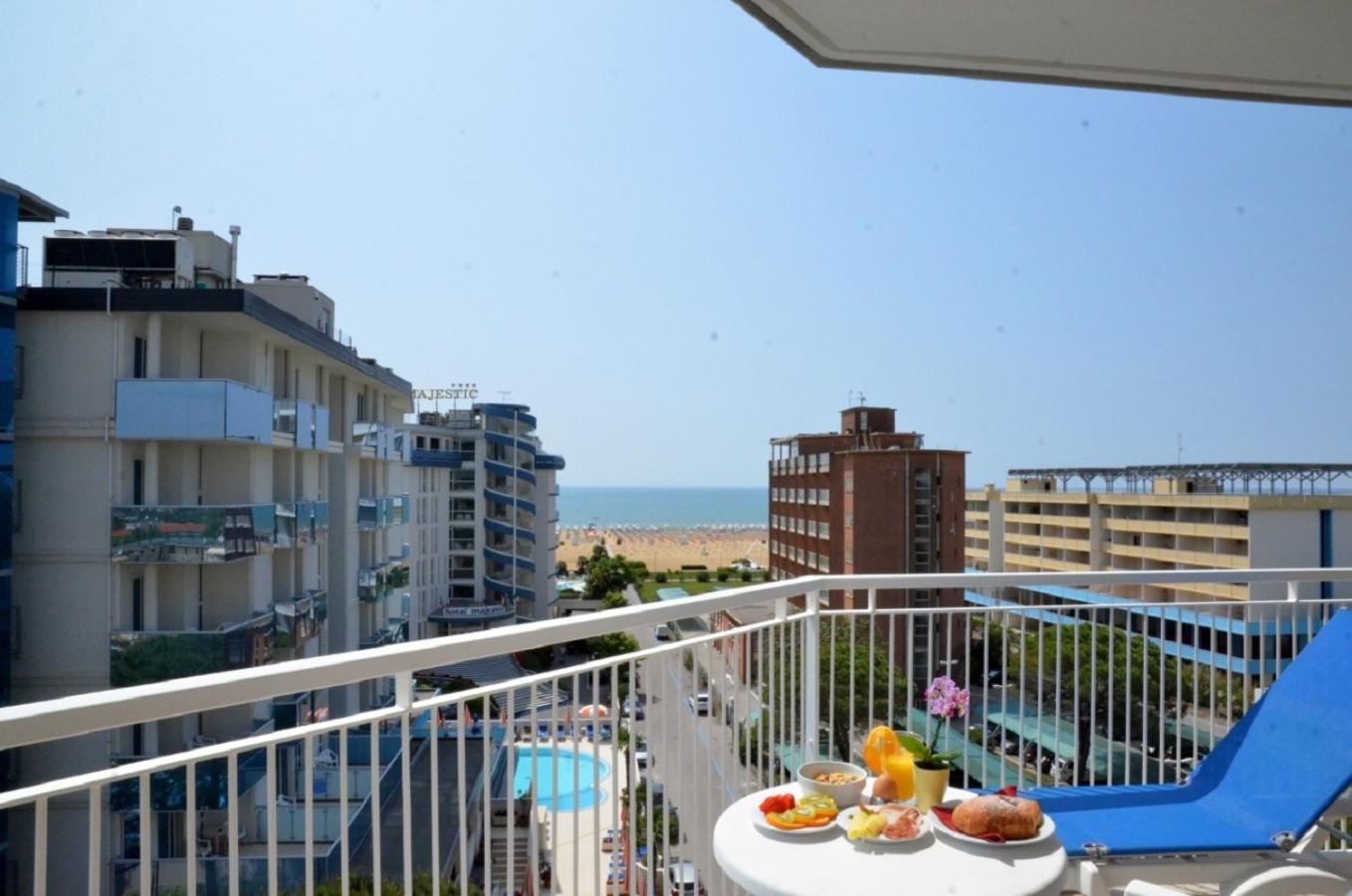 Hotel Luna Бибионе Екстериор снимка